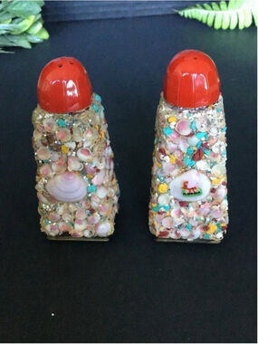 Vintage Florida Glass sea shell Salt and Pepper Shakers
